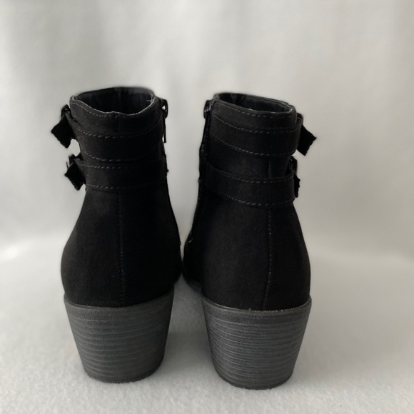 American Eagle by Payless Size 9 Black Bootie. - Picture 11 of 16